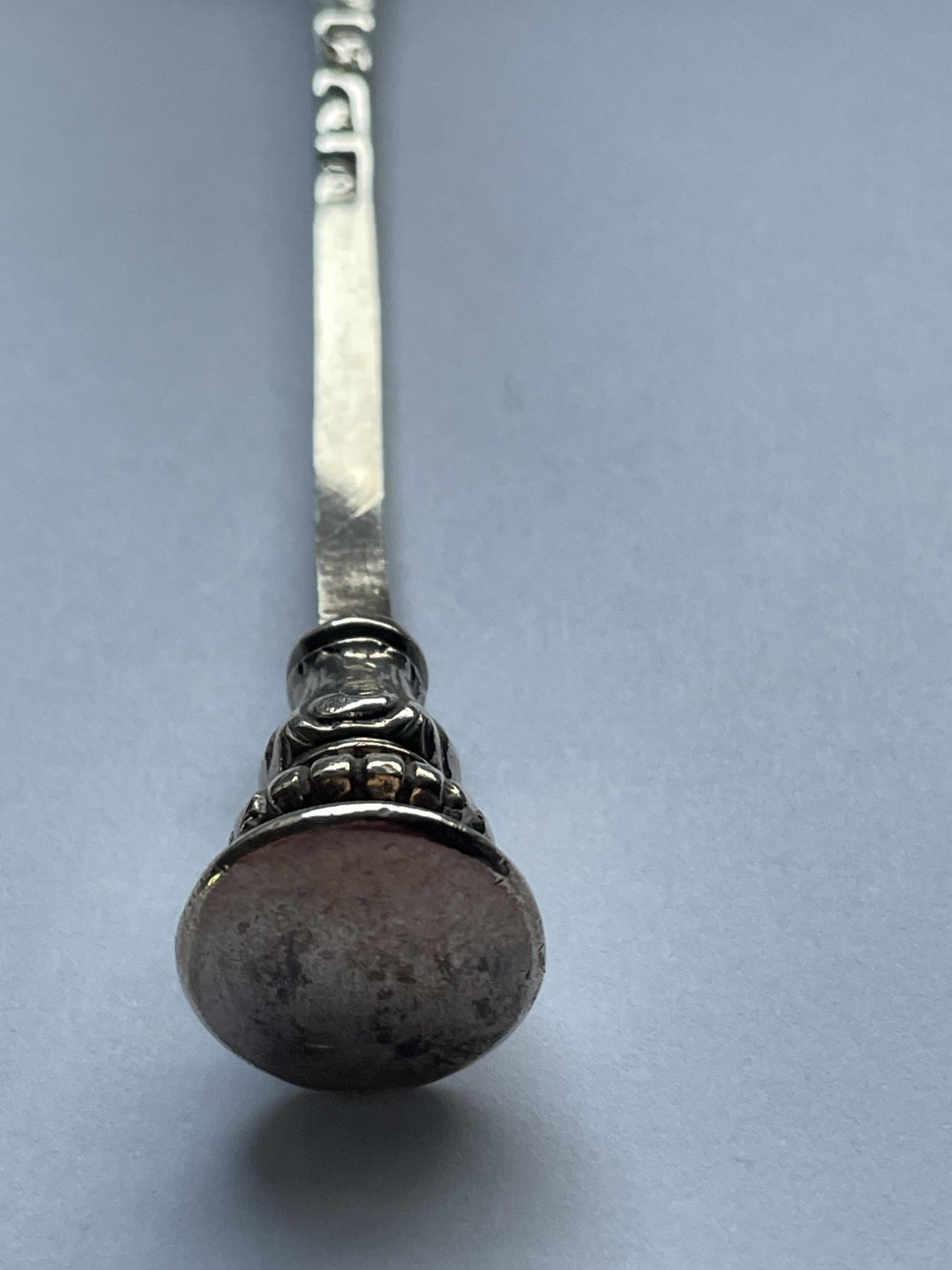 A GEORGE III, POSSIBLY 1773, HALLMARKED LONDON SILVER SPOON WITH WAX SEAL TYPE END, MAKER - Image 17 of 21