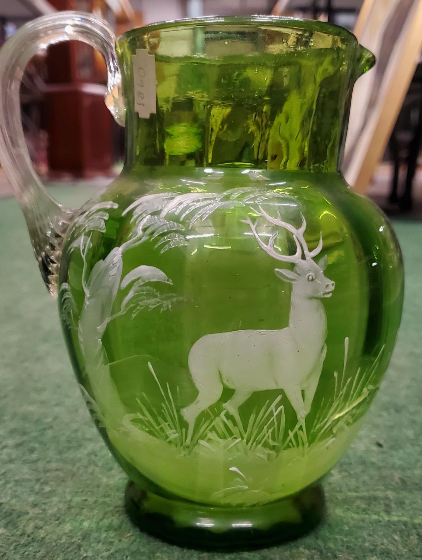 A VINTAGE MARY GREGORY GREEN JUG WITH STAG DESIGN, HEIGHT 18 CM