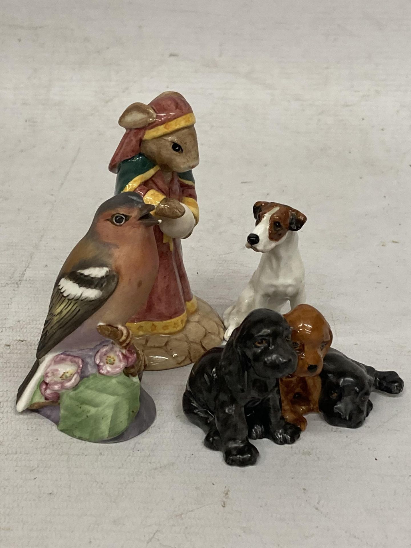 A GROUP OF FOUR ANIMAL FIGURES - ROYAL DOULTON BUNNYKINS AND JACK RUSSEL DOG, ROYAL WORCESTER - Bild 2 aus 3