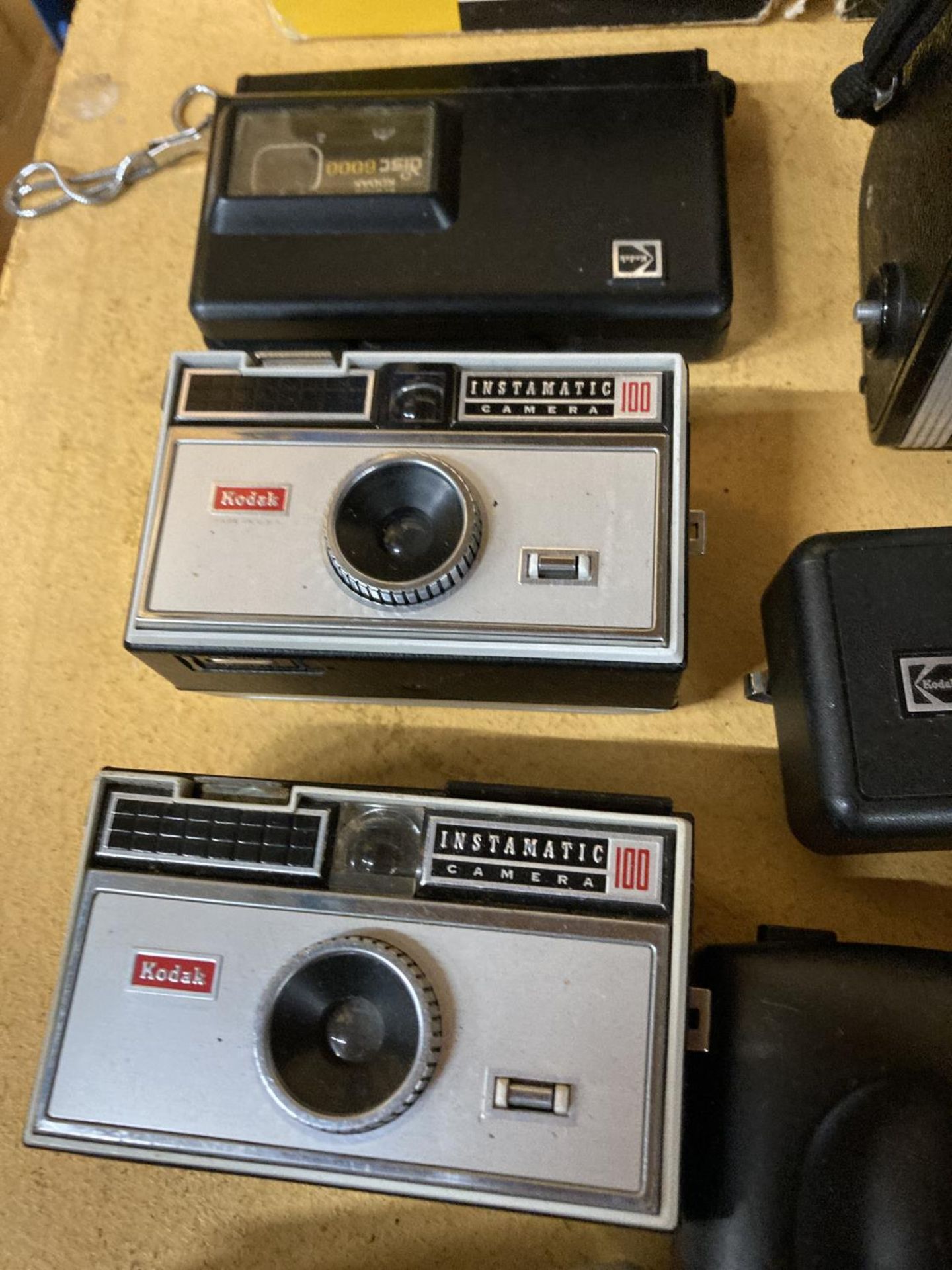 A QUANTITY OF VINTAGE MAINLY KODAK CAMERAS - 15 IN TOTAL - Image 5 of 5