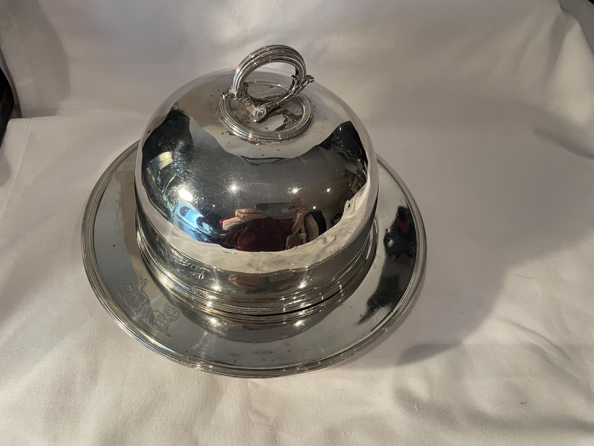A VICTORIAN 1892 HALLMARKED BIRMINGHAM SILVER DOMED SERVING DISH WITH INNER PLATE AND BASE - Image 4 of 21