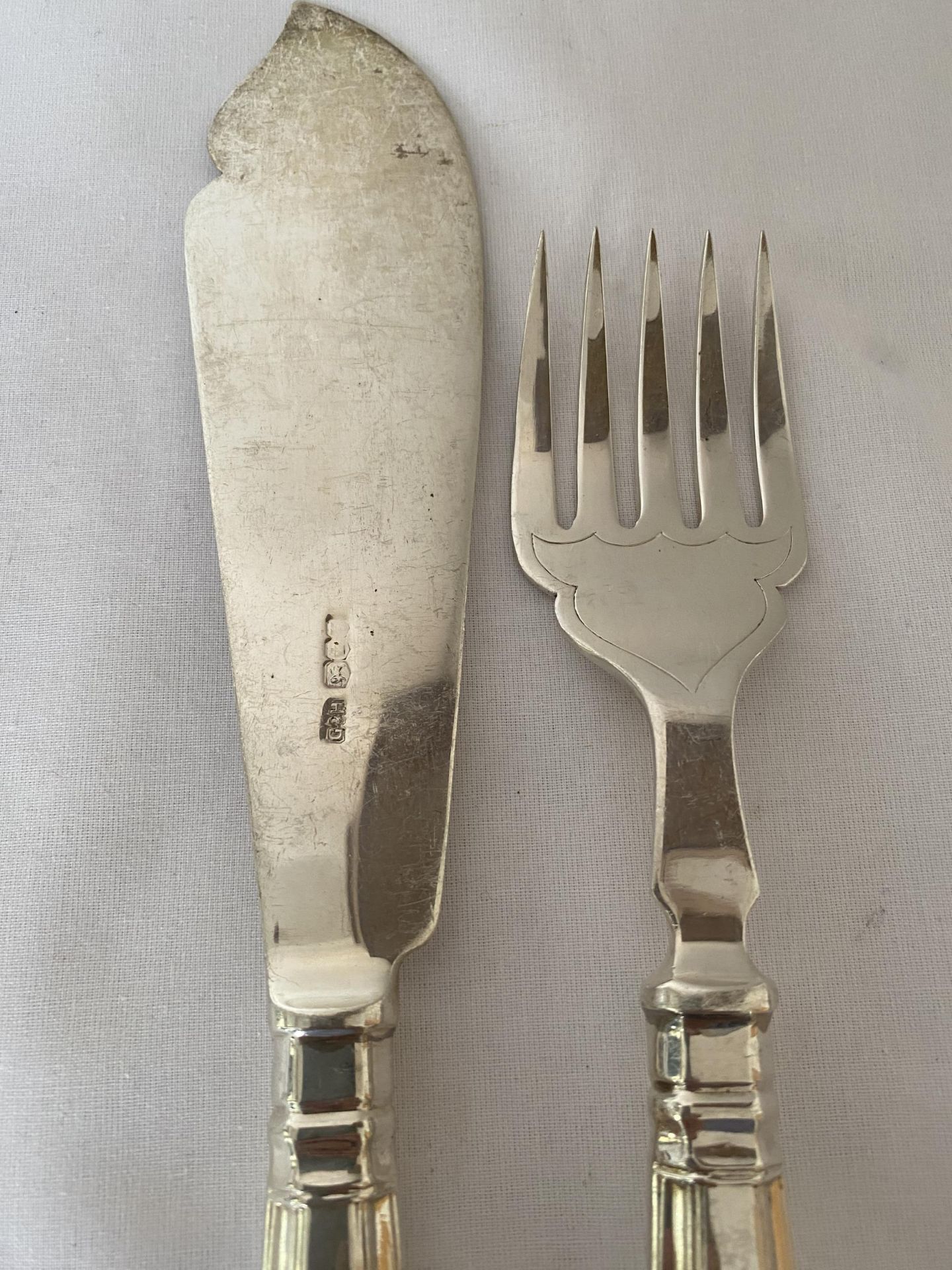 A PAIR OF ELIZABETH II 1963 HALLMARKED SHEFFIELD SILVER FISH KNIFE AND FORK, MAKER GEE & HOLMES, - Image 6 of 15