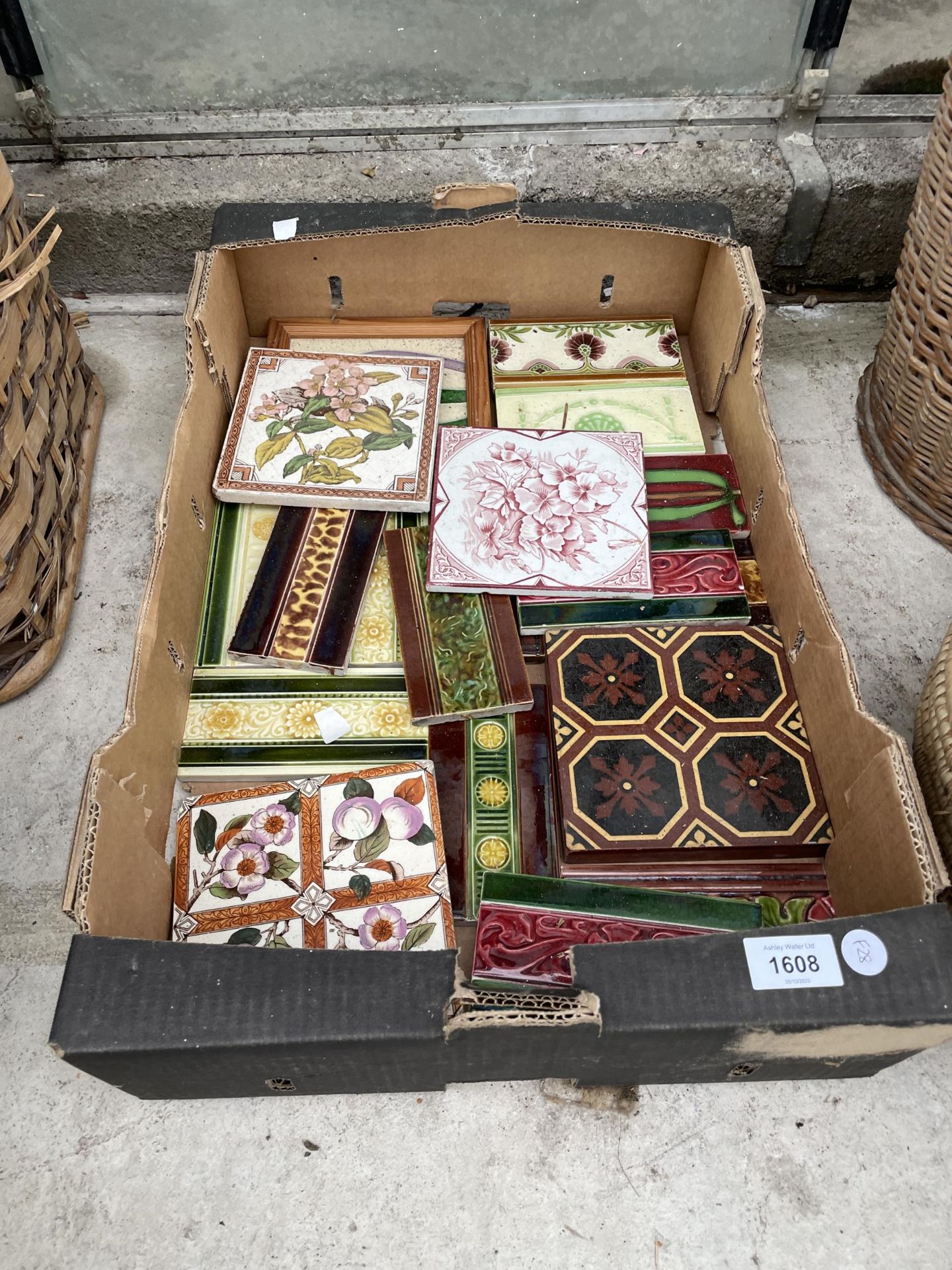 AN ASSORTMENT OF DECORATIVE VINTAGE WALL TILES