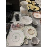 A MIXED LOT OF CERAMICS TO INCLUDE ROYAL ALBERT CATS AT PLAY PLATE ETC
