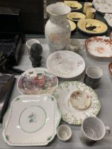 A MIXED LOT OF CERAMICS TO INCLUDE ROYAL ALBERT CATS AT PLAY PLATE ETC