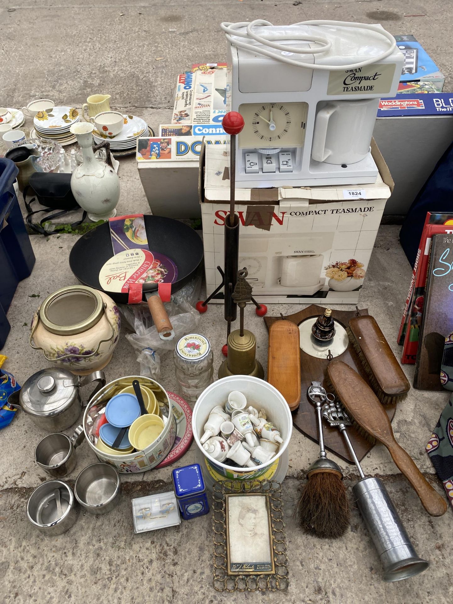 AN ASSORTMENT OF ITEMS TO INCLUDE A TEASMADE, A DRESSING TABLE SET AND A WOK ETC