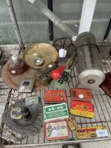 AN ASSORTMENT OF VINTAGE ITEMS TO INCLUDE TINS, A BRASS CHARGER AND A HEATER ETC