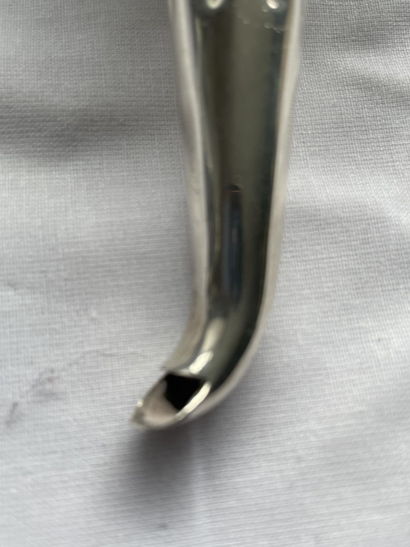 A GEORGIAN HALLMARKED SILVER TWO PIECE ROSE DESIGN FUNNEL, MARKS INDISTINCT, WEIGHT 131 GRAMS - Image 4 of 18