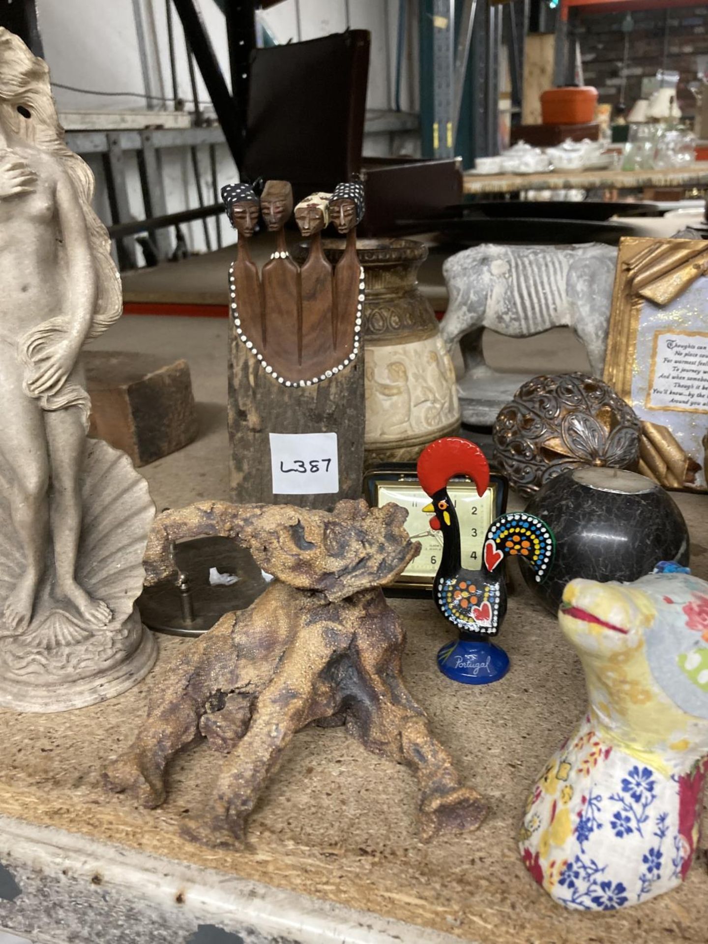 A MIXED LOT TO INCLUDE ANIMAL FIGURES, A VINTAGE TRAVEL CLOCK, MARBLE CANDLE HOLDER, ETC., - Image 3 of 5