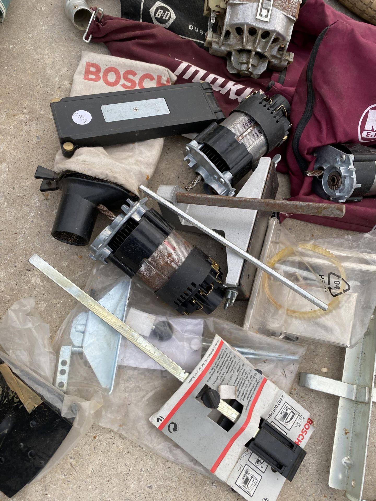 AN ASSORTMENT OF ITEMS TO INCLUDE MOTORS AND SAW GUIDES ETC - Image 3 of 3