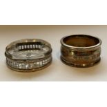 TWO ITEMS - A 2003 HALLMARKED LONDON WINE BOTTLE COLLAR AND A BIRMINGHAM SILVER AND GLASS DISH,