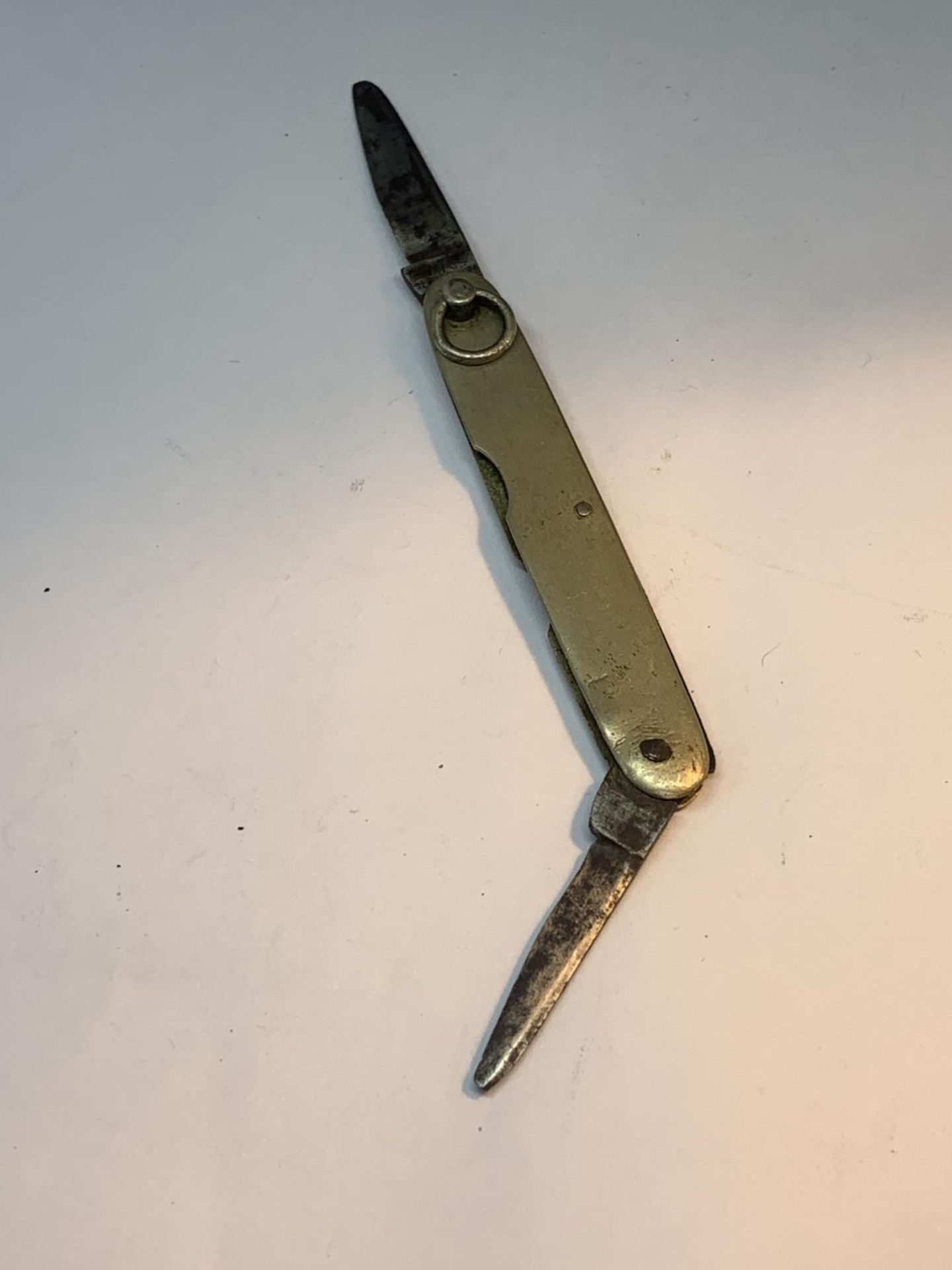 AN ANTIQUE J GREGG 27 SLOANE SQUARE POCKET KNIFE