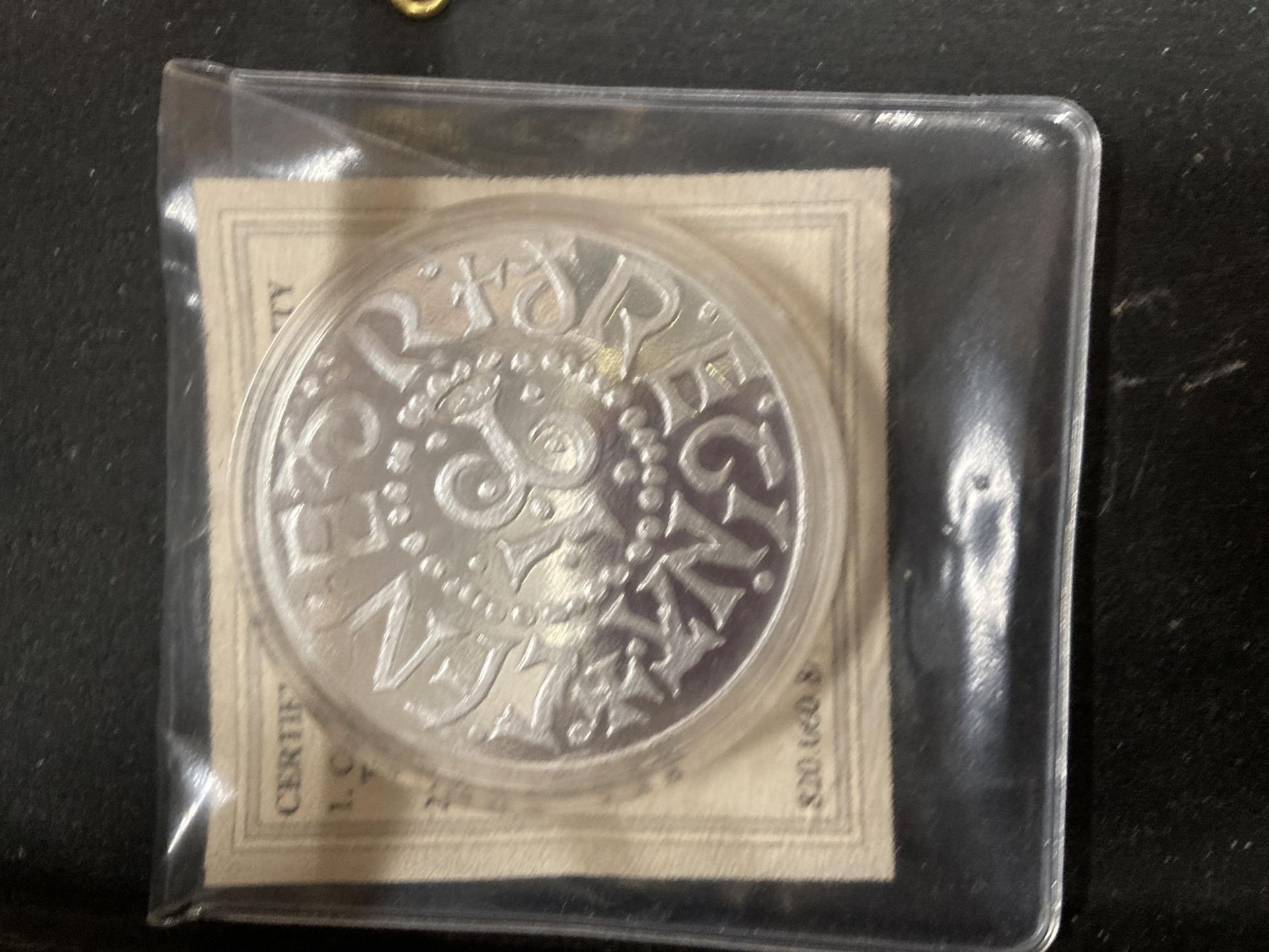 A CASE OF ASSORTED COMMEMORATIVE COINS, MODERN POCKET WATCHES ETC - Image 6 of 6