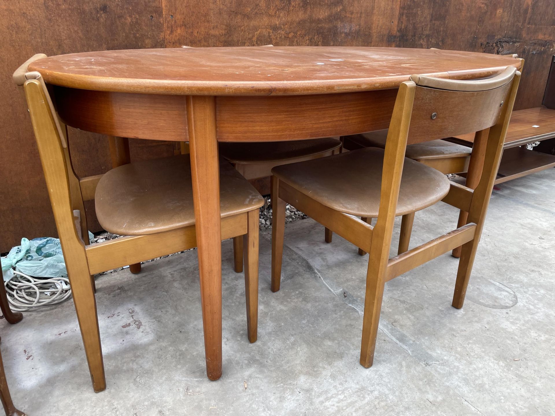 AN OVAL RETRO TEAK EXTENDING DINING TABLE, 60 X 36" (LEAF 18") AND FOUR CHAIRS - Image 2 of 6