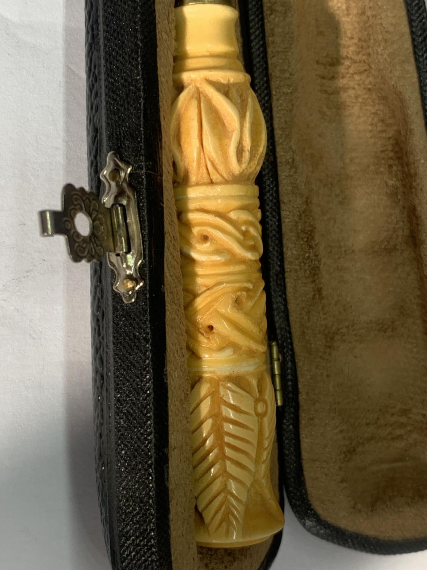 A CASED CHEROOT HOLDER - Image 2 of 3