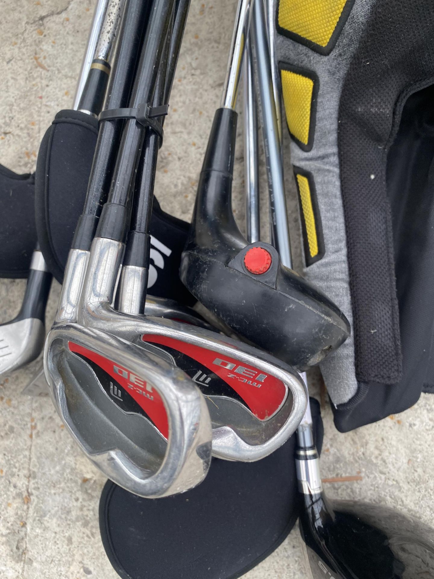 AN ASSORTMENT OF GOLF CLUBS TO INCLUDE NIKE AND COBRA ETC - Image 2 of 3