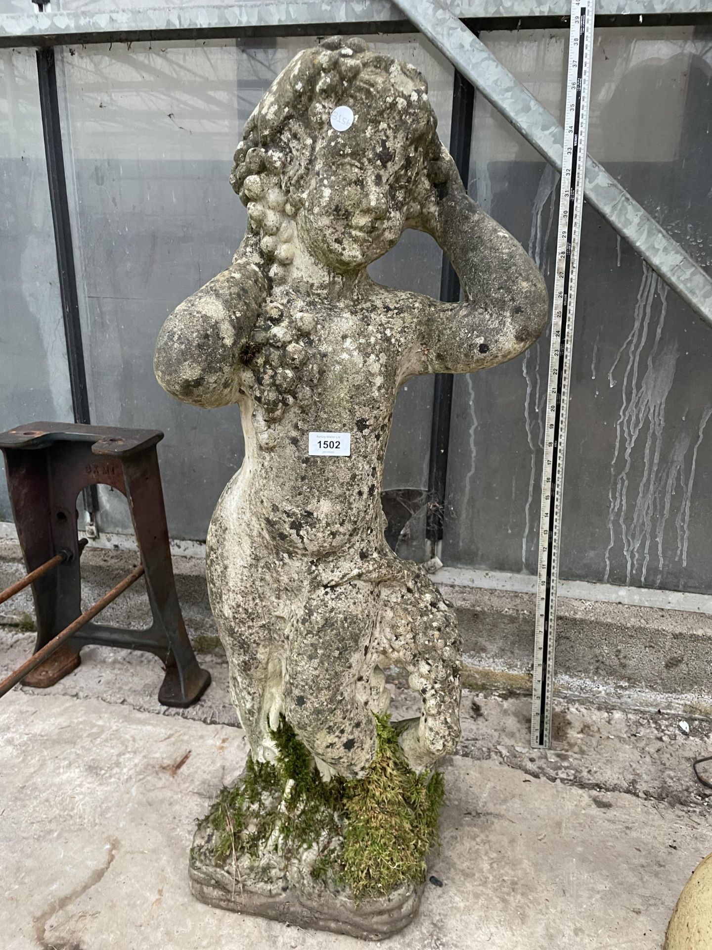 A RECONSTITUTED STONE CHERUB GARDEN FIGURE (H:87CM)