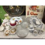 A MIXED LOT OF CERAMICS TO INCLUDE PART DINNER SET, ROYAL DOULTON, ROYAL ALBERT OLD COUNTRY ROSES