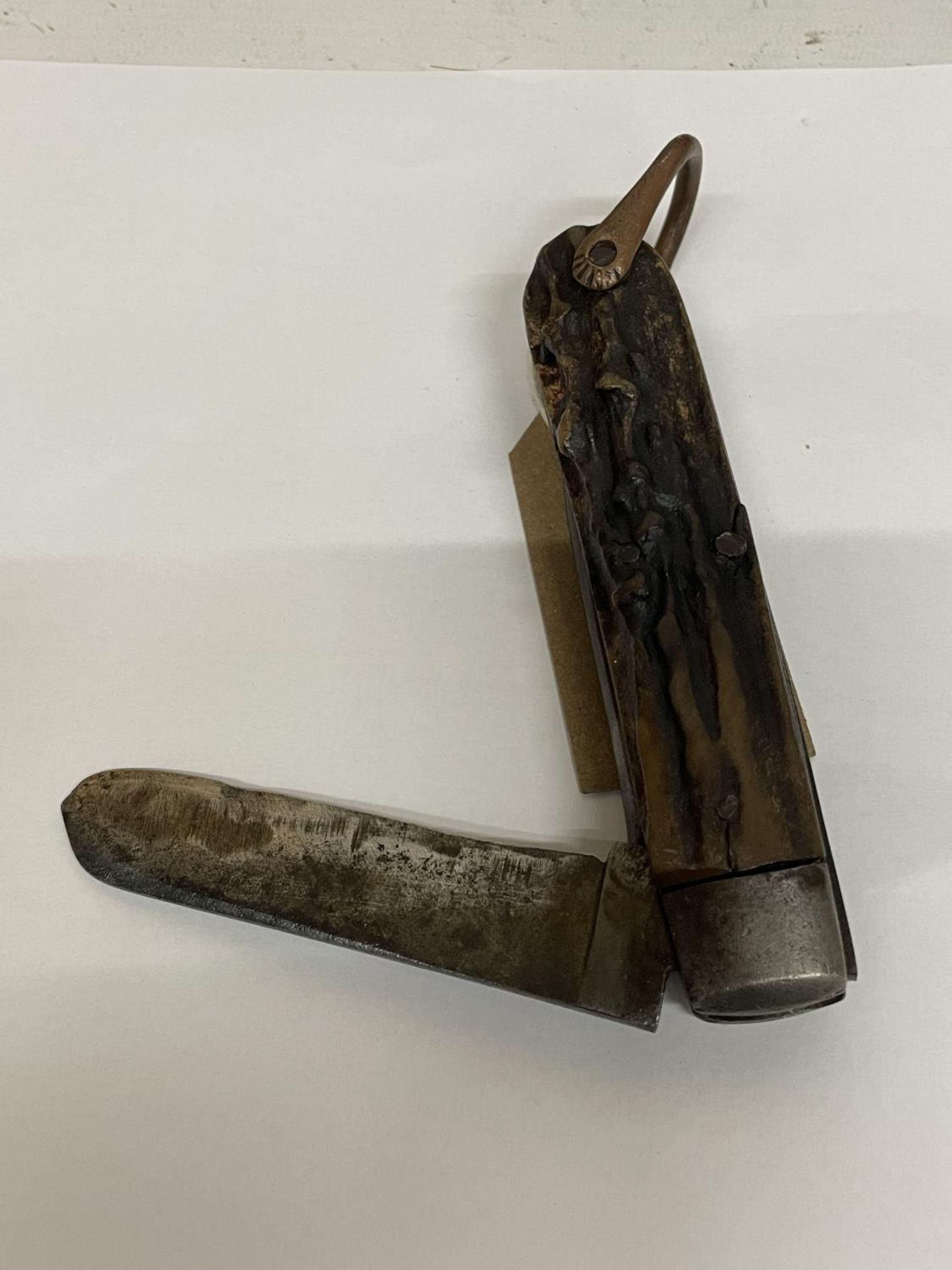 A VINTAGE WALKER AND HALL SHEFFIELD POCKET KNIFE