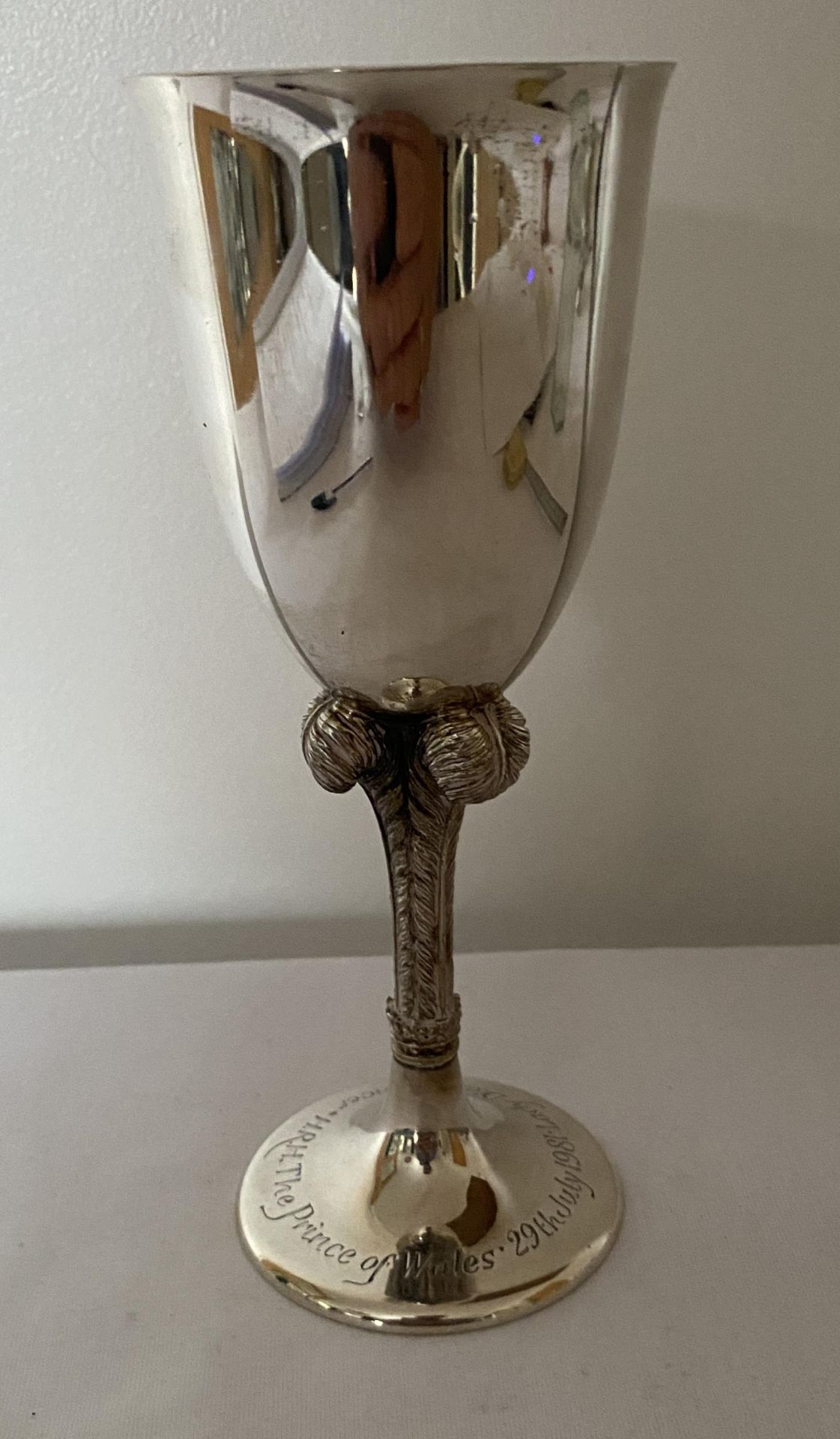 AN ELIZABETH II 1981 HALLMARKED LONDON SILVER COMMEMORATIVE LADY DIANA AND PRINCE CHARLES GOBLET