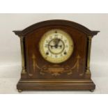 AN EDWARDIAN INLAID MAHOGANY ANSONIA CLOCK CO, U.S.A MANTLE CLOCK WITH BRASS COLUMNS AND FEET,