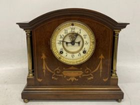 AN EDWARDIAN INLAID MAHOGANY ANSONIA CLOCK CO, U.S.A MANTLE CLOCK WITH BRASS COLUMNS AND FEET,