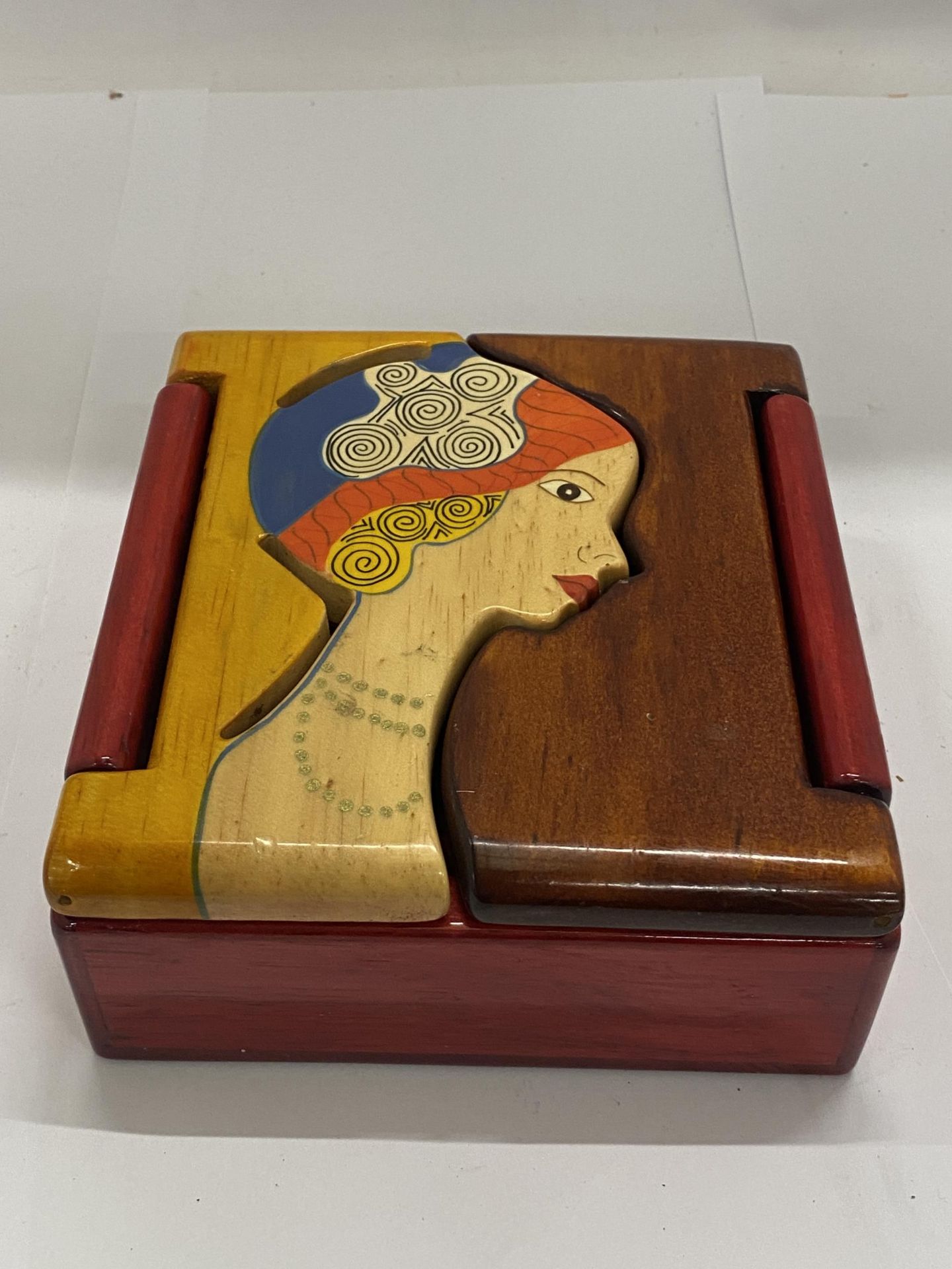 AN OVAL SILVER PLATED GALLERIED TRAY AND A COLUMBIAN HAND PAINTED BOX - Image 5 of 5