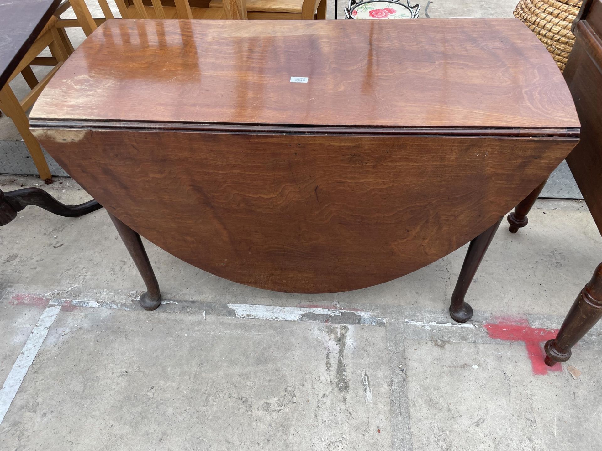 A 19TH CENTURY MAHOGANY OVAL DINING TABLE, 61 X 44", ON TAPERING LEGS, WITH PAD FEET