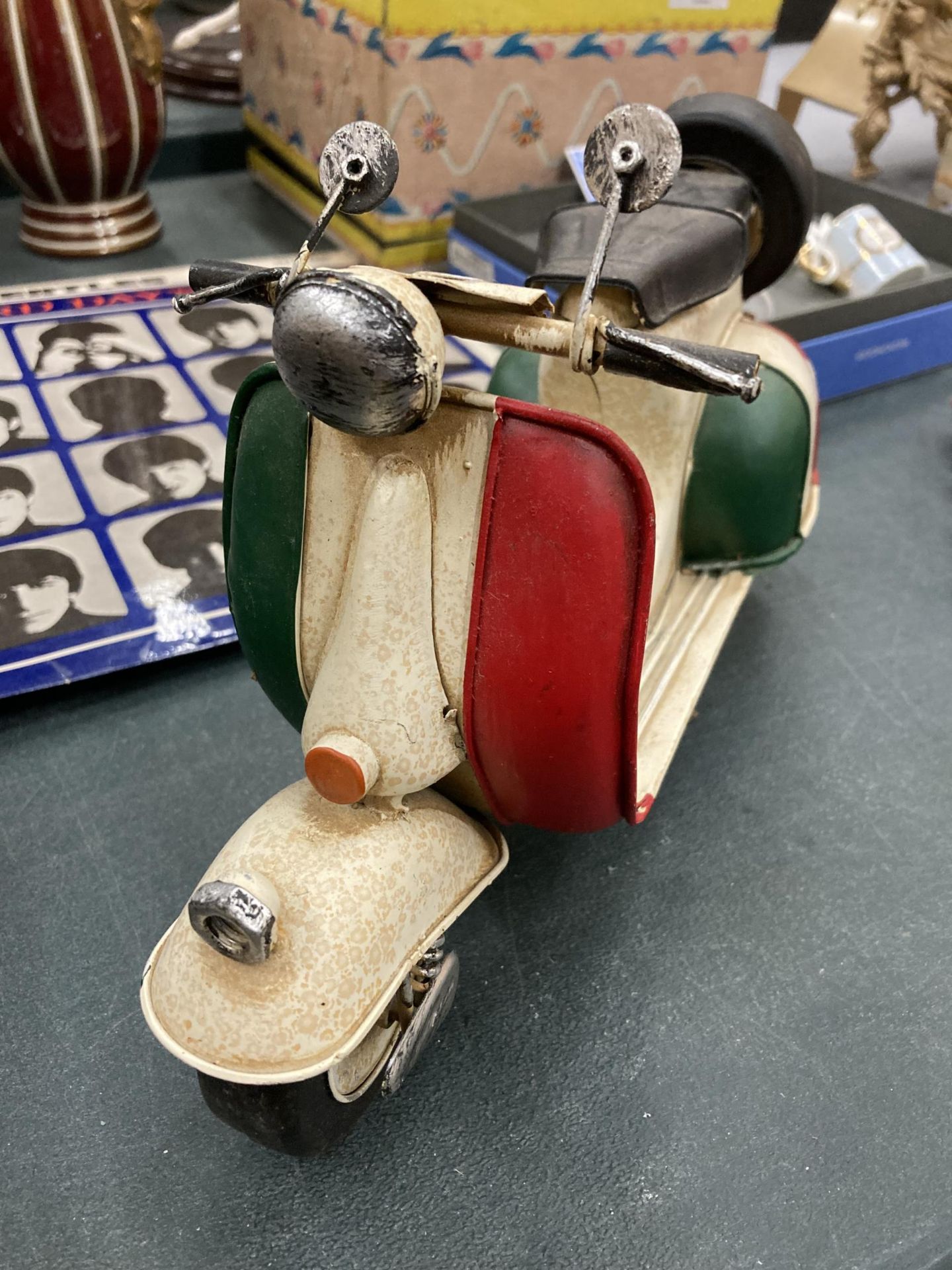 A CLASSIC ITALIAN TIN PLATE METAL SCOOTER MODEL - Image 2 of 3