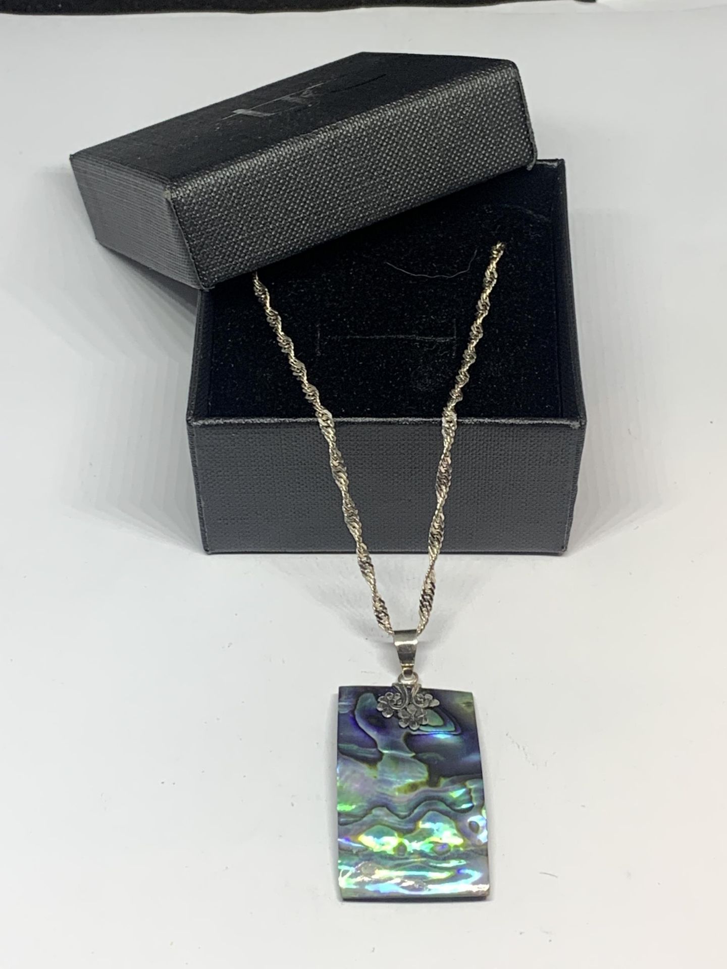 A SILVER MOTHER OF PEARL BOXED NECKLACE