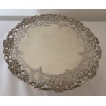 AN ELIZABETH II 1958 HALLMARKED SHEFFIELD SILVER PEDESTAL DISH WITH PIERCED FOLIATE DESIGN, MAKER