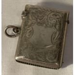 A GEORGE V 1919 HALLMARKED BIRMINGHAM SILVER DECORATIVE VESTA CASE, MAKER JOSEPH GLOSTER, GROSS