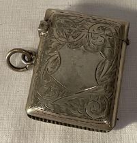 A GEORGE V 1919 HALLMARKED BIRMINGHAM SILVER DECORATIVE VESTA CASE, MAKER JOSEPH GLOSTER, GROSS