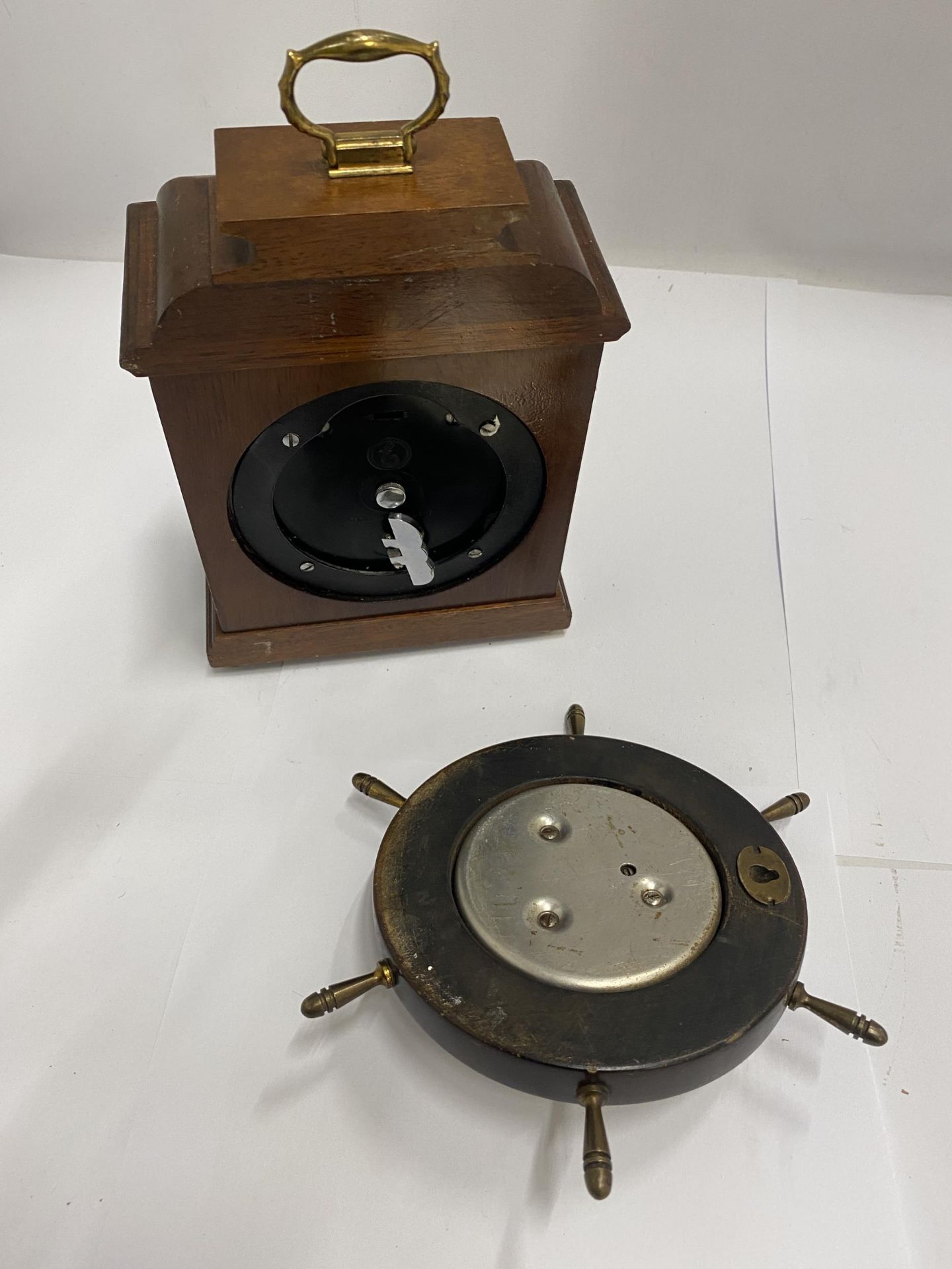 A HEAVY GARRARD AND CO MANTLE CLOCK PLUS A SMALL 'SHIP'S WHEEL' BAROMETER - Image 4 of 4