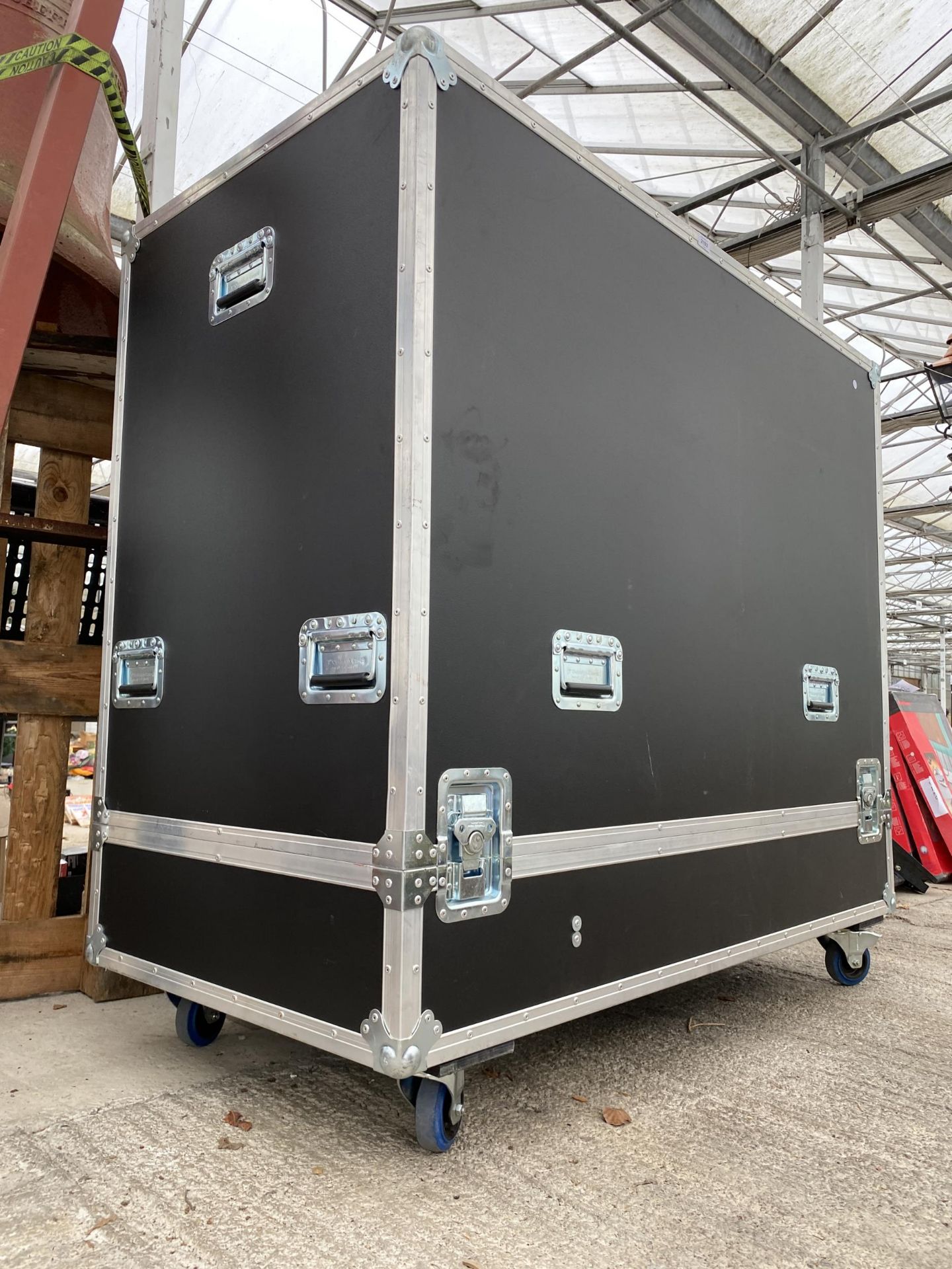 A LARGE HARDCASED FOUR WHEELED TRANSPORTATION CASE - Image 2 of 3