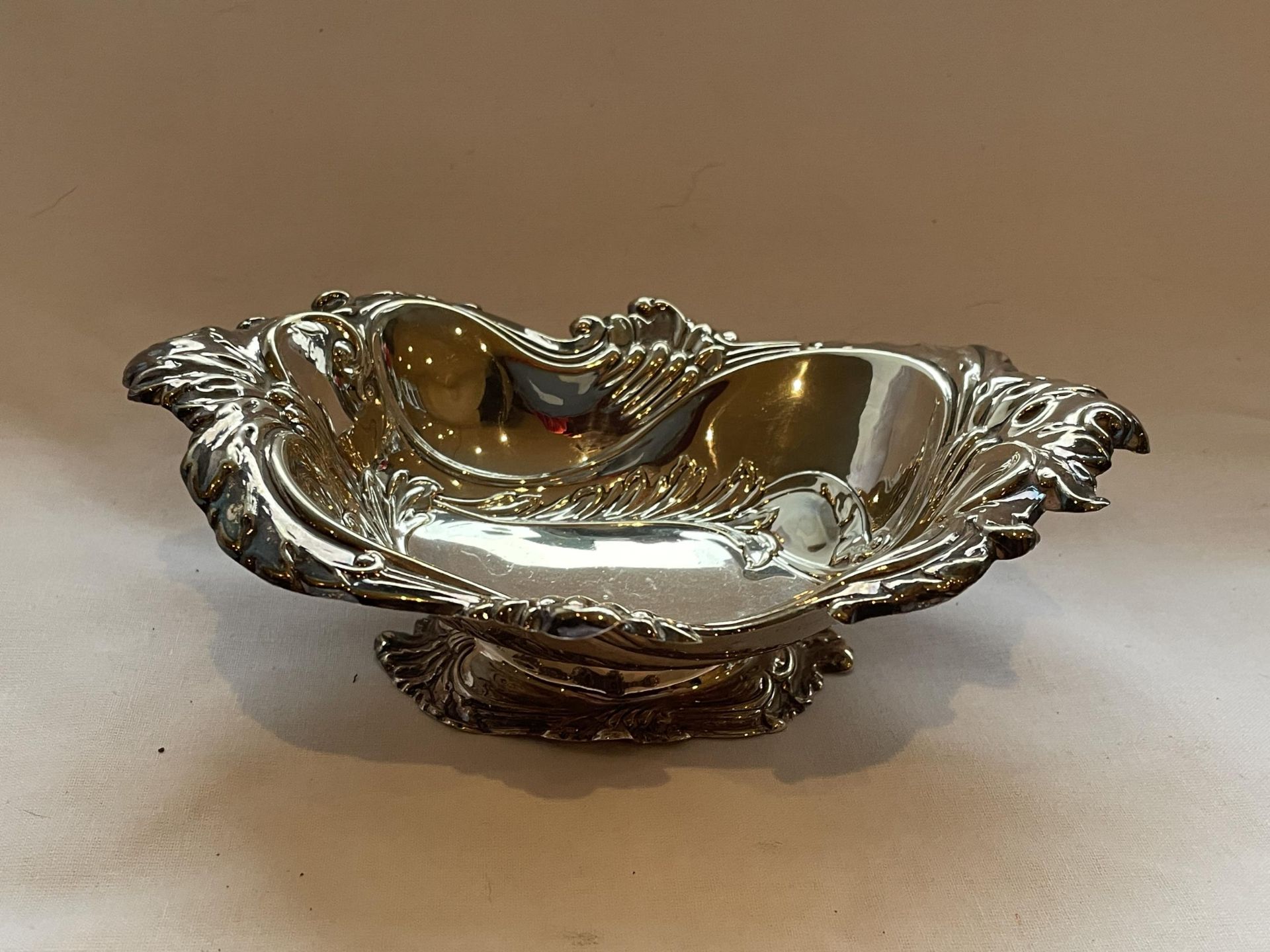 A GEORGE VI 1949 HALLMARKED LONDON SILVER FLORAL DESIGN BOWL, MAKER BELIEVED FATTORINI & SONS LTD, - Image 2 of 12