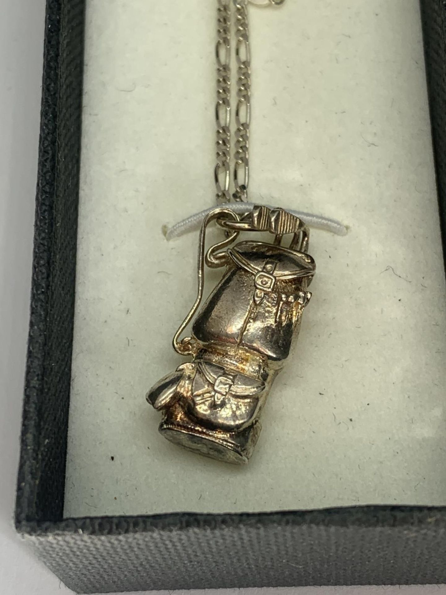 A BOXED SILVER GOLF BAG NECKLACE - Image 2 of 2