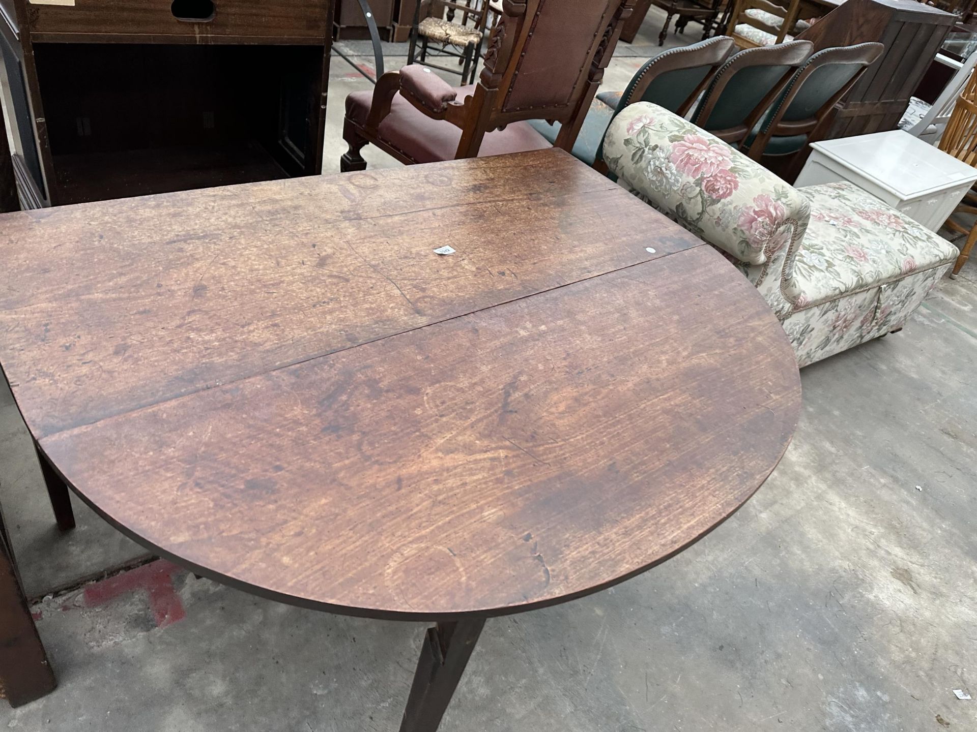 A 19TH CENTURY MAHOGANY DROP-LEAF DINING TABLE, 57 X 49" OPENED - Image 5 of 6