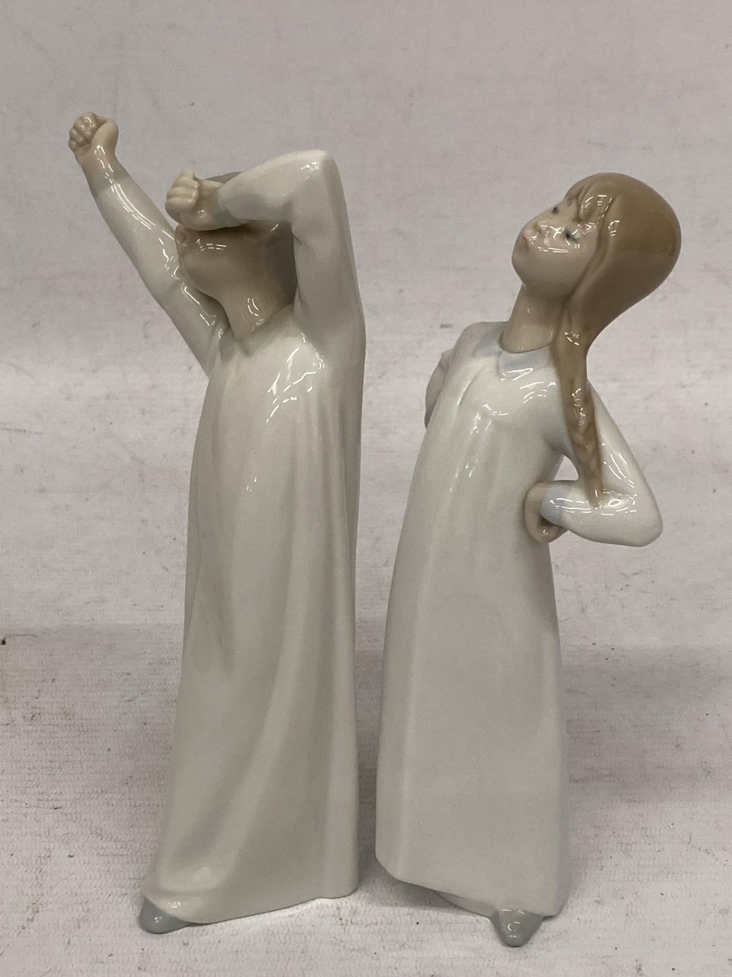 TWO FIGURES OF A GIRL AND BOY - ONE LLADRO, ONE NAO - Image 3 of 4