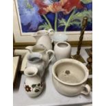 A QUANTITY OF VINTAGE POTTERY TO INCLUDE A CHAMBER POT, VASES AND JUGS