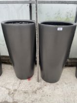 A PAIR OF MODERN LECHUZA FIBRE GLASS INDOOR/OUTDOOR PLANTERS COMPLETE WITH INSERTS (H:75CM)