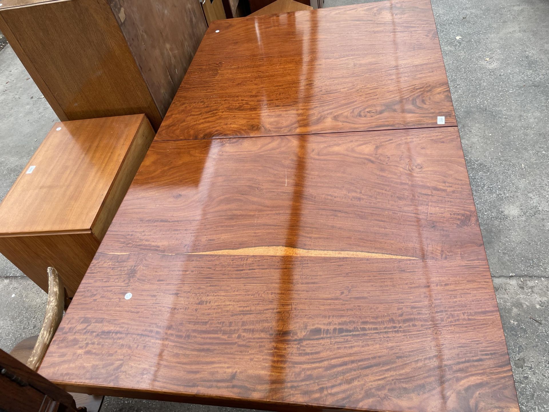 AN ART DECO (CIRCA 1945) HARDWOOD EXTENDING DINING TABLE, 69 X 42" (LEAF 27") - Image 3 of 5