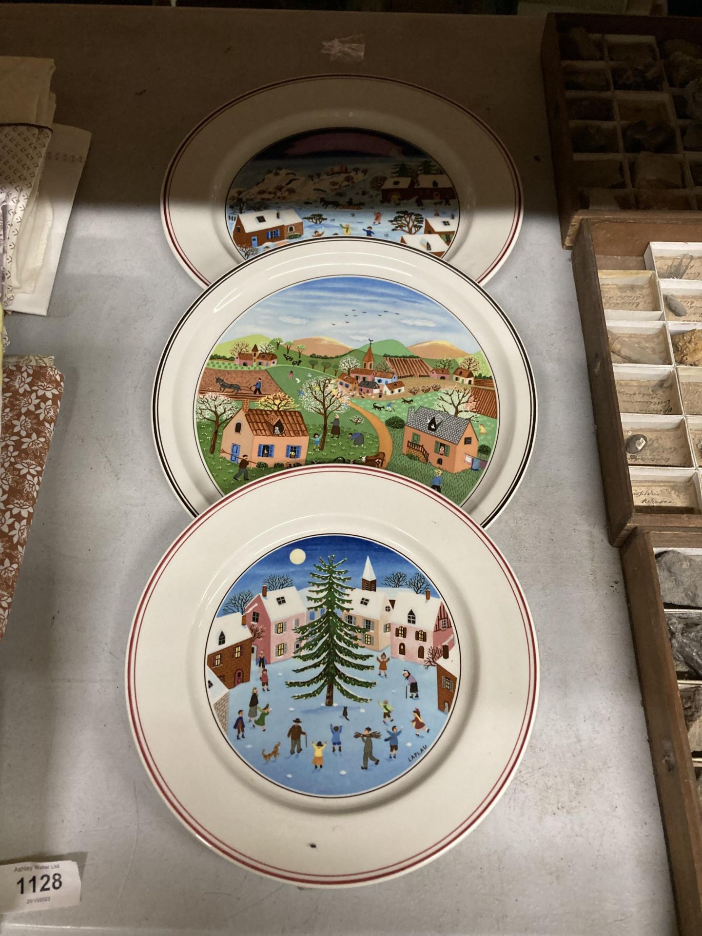 A GROUP OF THREE VILLEROY & BOCH CABINET PLATES, CHRISTMAS EXAMPLES ETC