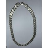 A HEAVY MARKED SILVER FLAT LINK NECKLACE LENGTH 56 CM WEIGHT 157.2 GRAMS
