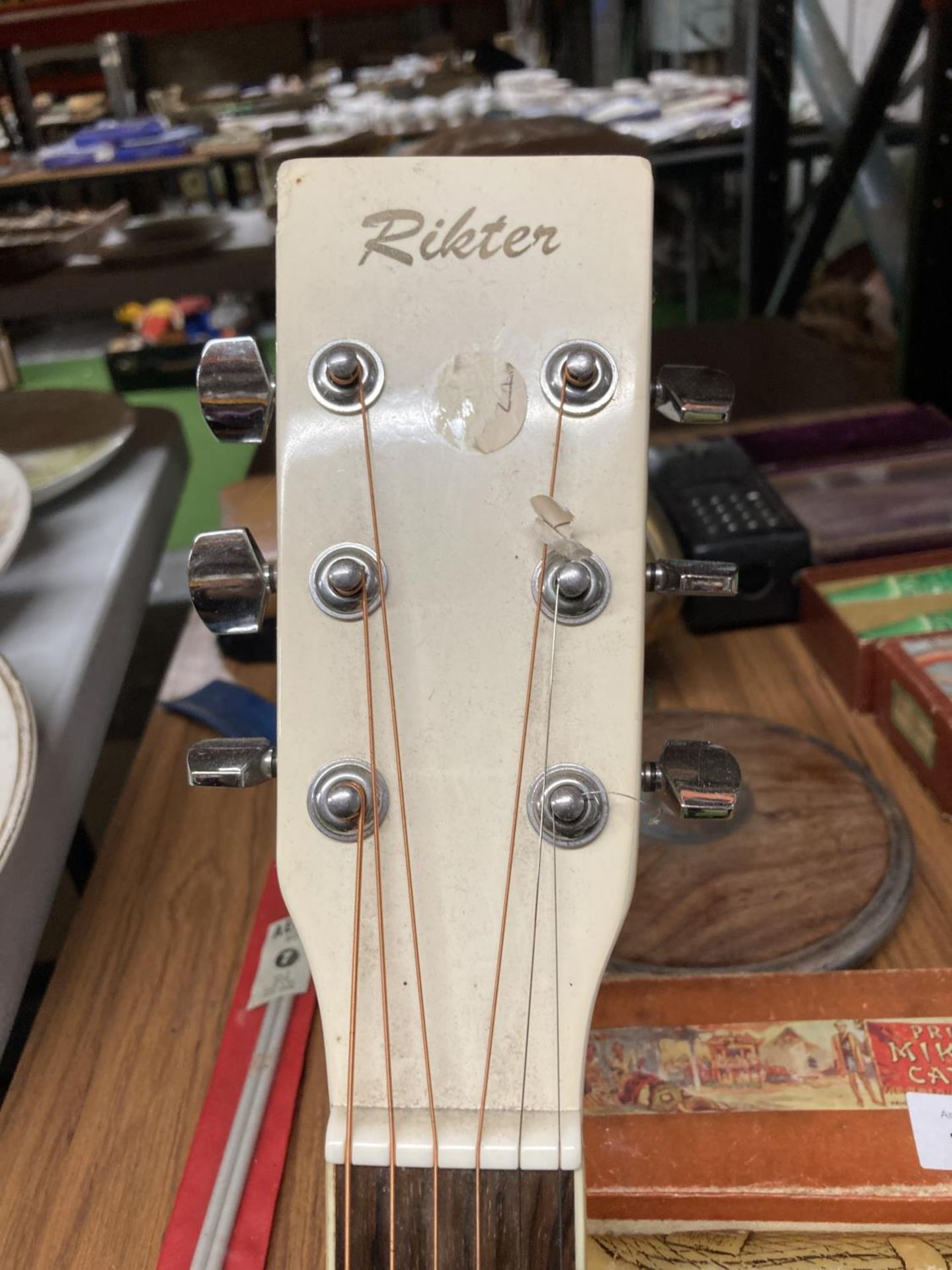 A CREAM COLOURED 'RIKTER' ACOUSTIC GUITAR - Image 3 of 3