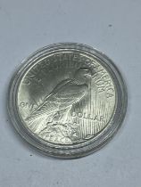 A 1924 LIBERTY UNITED STATES OF AMERICA ONE DOLLAR SILVER COIN IN A CAPSULE