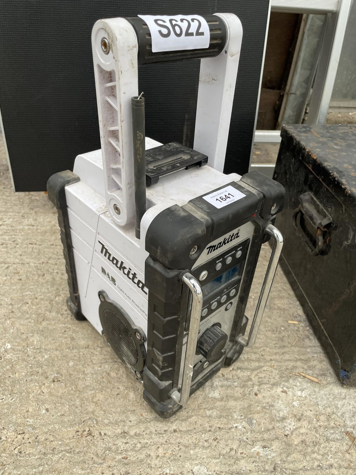 A MAKITA JOBSITE RADIO