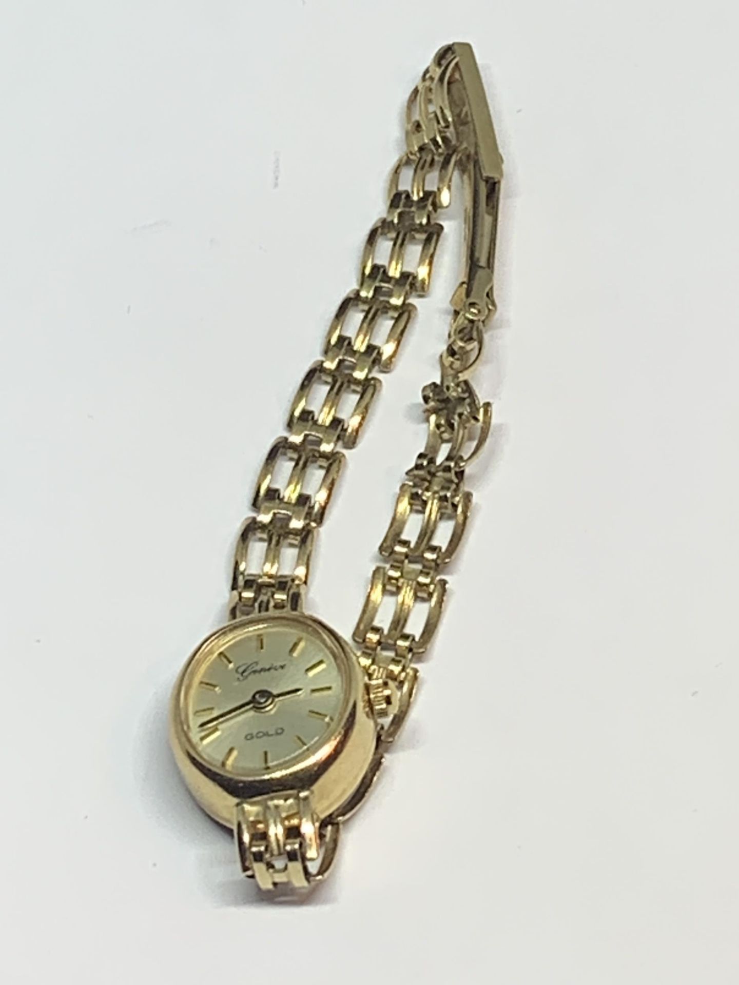 A GENEVE WRIST WATCH WITH 9 CARAT GOLD CASE AND STRAP GROSS WEIGHT 9 GRAMS