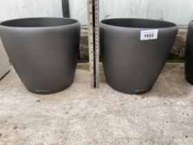 A PAIR OF LOW MODERN LECHUZA FIBRE GLASS PLANTERS