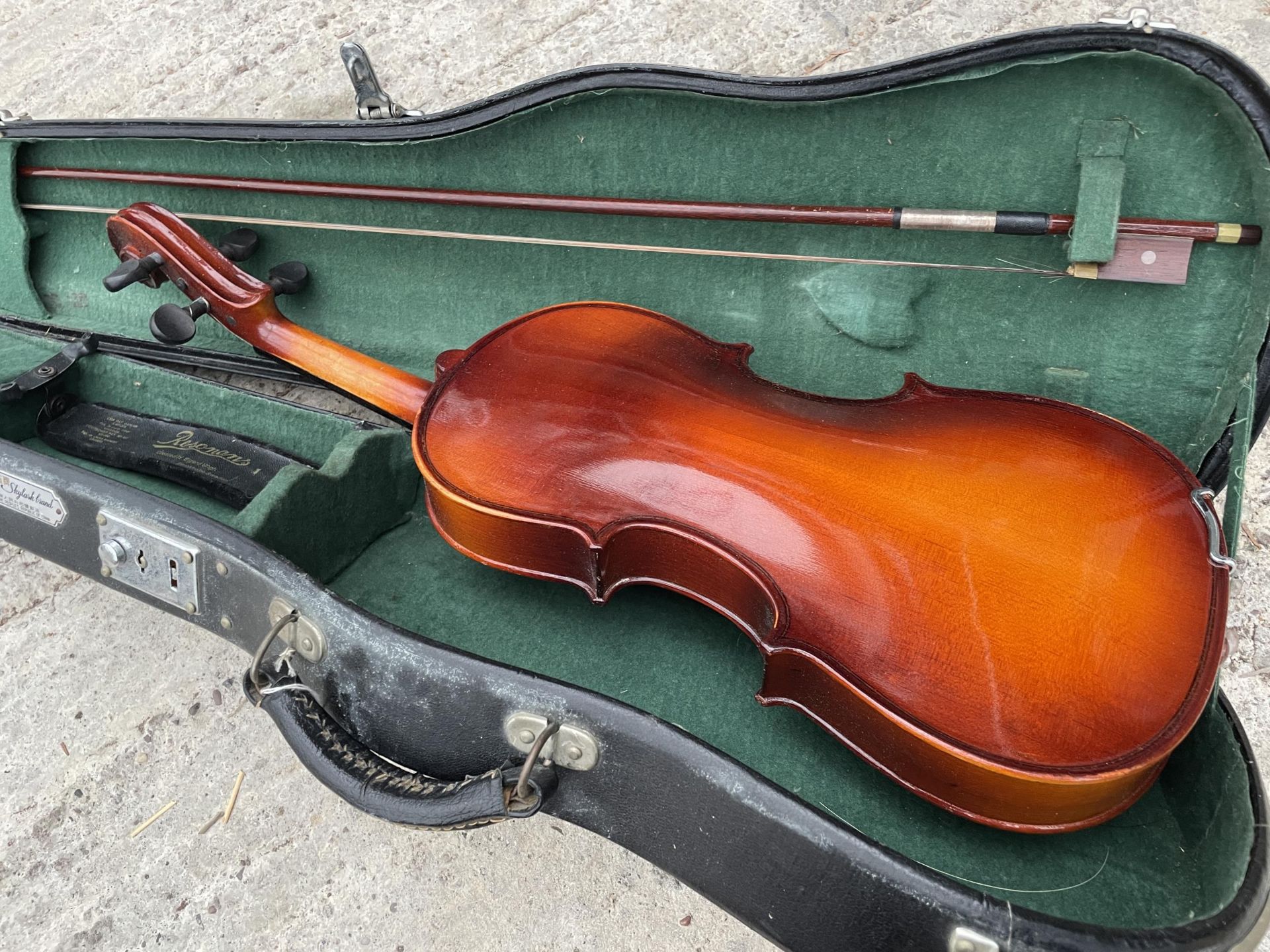 A VIOLIN WITH CARRY CASE - Bild 7 aus 7